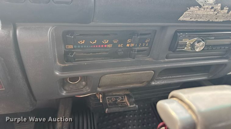 image for item ER2262 2006 GMC W4500 Crew Cab dump truck