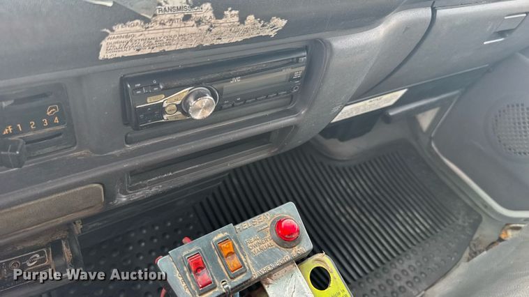 image for item ER2262 2006 GMC W4500 Crew Cab dump truck