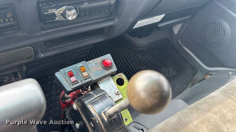 image for item ER2262 2006 GMC W4500 Crew Cab dump truck