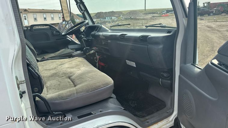 image for item ER2262 2006 GMC W4500 Crew Cab dump truck