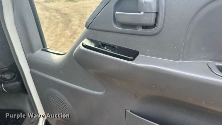 image for item ER2262 2006 GMC W4500 Crew Cab dump truck