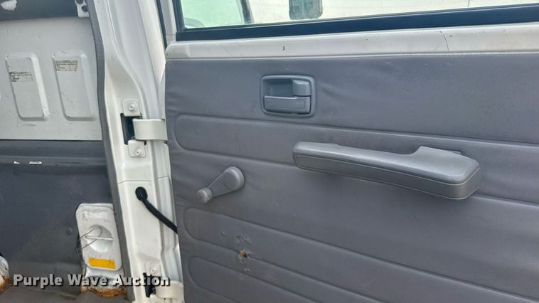 image for item ER2262 2006 GMC W4500 Crew Cab dump truck