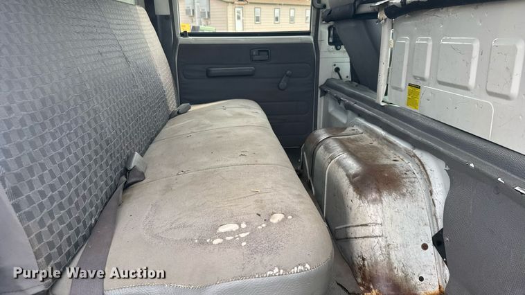 image for item ER2262 2006 GMC W4500 Crew Cab dump truck