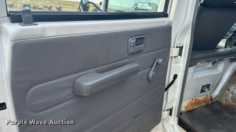 image for item ER2262 2006 GMC W4500 Crew Cab dump truck