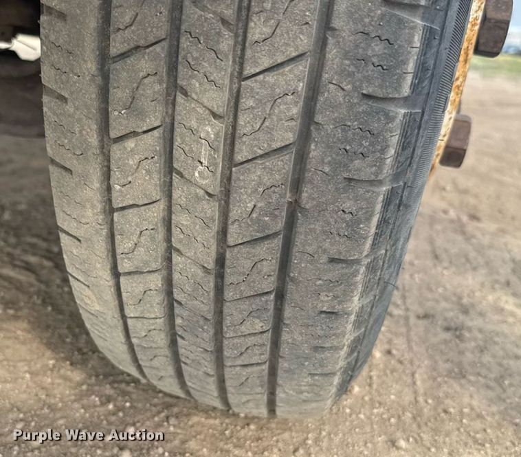 image for item ER2262 2006 GMC W4500 Crew Cab dump truck