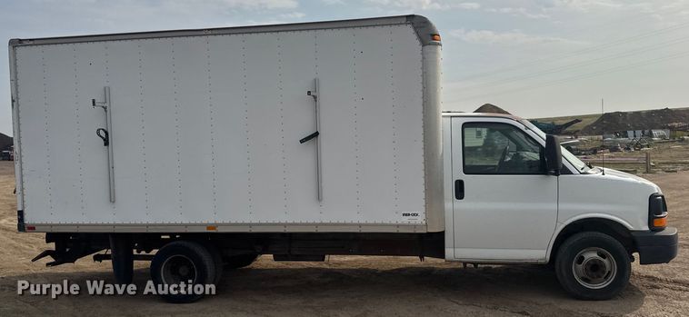 image for item ER2263 2005 Chevrolet Express G3500 delivery van