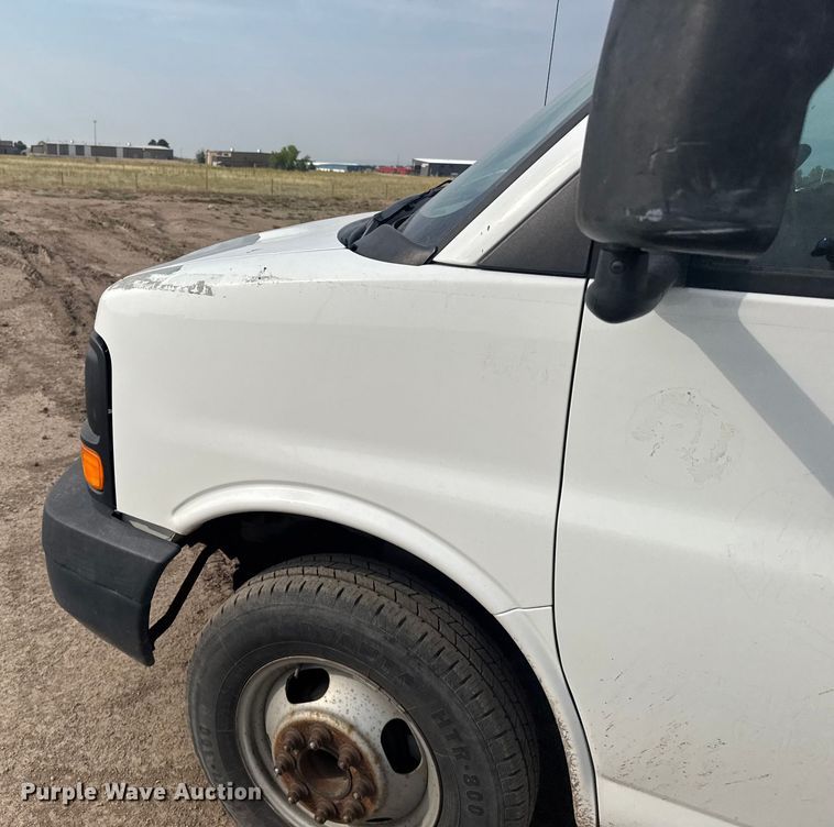 image for item ER2263 2005 Chevrolet Express G3500 delivery van