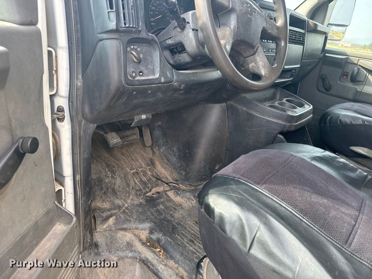 image for item ER2263 2005 Chevrolet Express G3500 delivery van