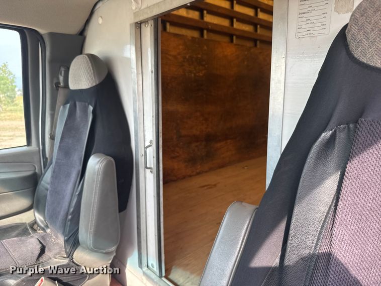 image for item ER2263 2005 Chevrolet Express G3500 delivery van