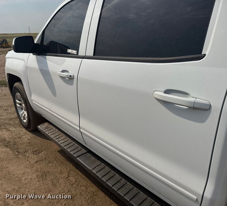 image for item ER2267 2018 Chevrolet Silverado 1500 Crew Cab pickup truck