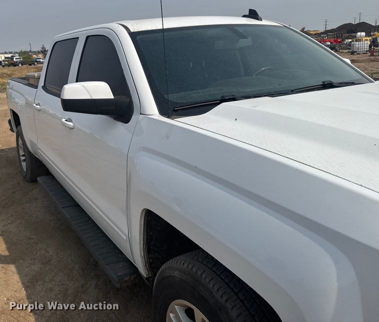image for item ER2267 2018 Chevrolet Silverado 1500 Crew Cab pickup truck
