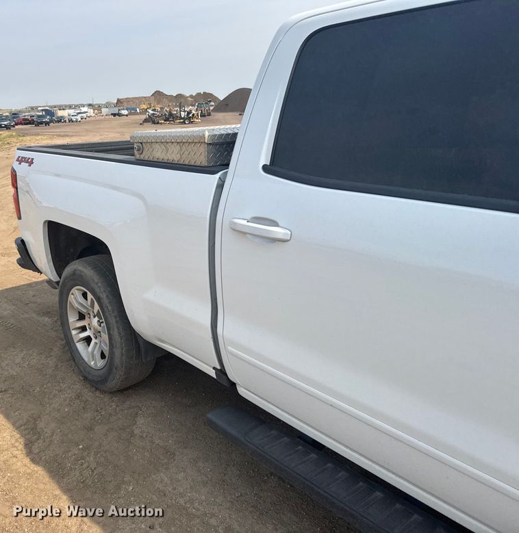 image for item ER2267 2018 Chevrolet Silverado 1500 Crew Cab pickup truck