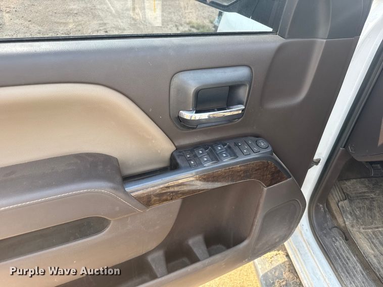 image for item ER2267 2018 Chevrolet Silverado 1500 Crew Cab pickup truck