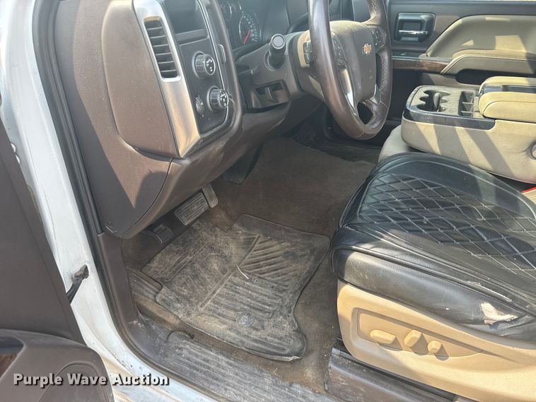 image for item ER2267 2018 Chevrolet Silverado 1500 Crew Cab pickup truck