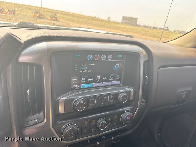 image for item ER2267 2018 Chevrolet Silverado 1500 Crew Cab pickup truck