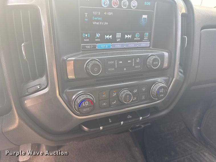 image for item ER2267 2018 Chevrolet Silverado 1500 Crew Cab pickup truck