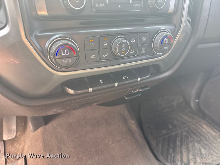 image for item ER2267 2018 Chevrolet Silverado 1500 Crew Cab pickup truck