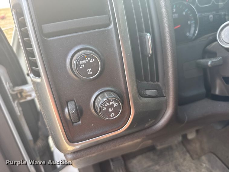 image for item ER2267 2018 Chevrolet Silverado 1500 Crew Cab pickup truck