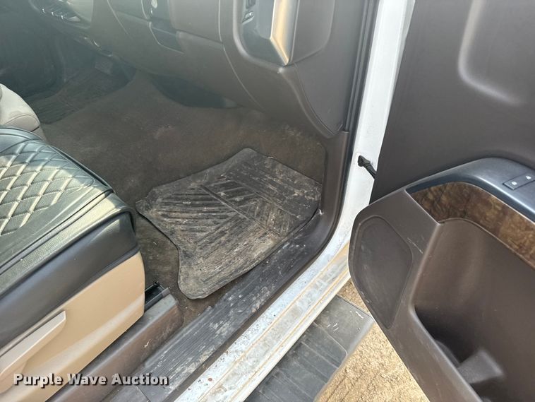 image for item ER2267 2018 Chevrolet Silverado 1500 Crew Cab pickup truck