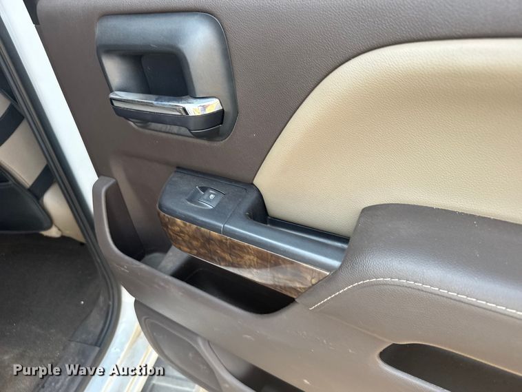 image for item ER2267 2018 Chevrolet Silverado 1500 Crew Cab pickup truck