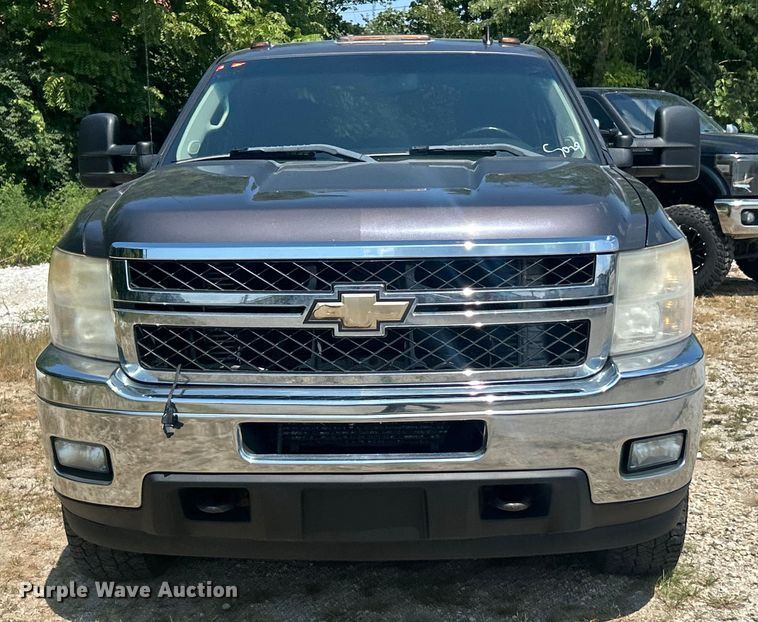 image for item ET3042 2011 Chevrolet Silverado 2500HD Crew Cab pickup truck