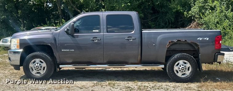 image for item ET3042 2011 Chevrolet Silverado 2500HD Crew Cab pickup truck