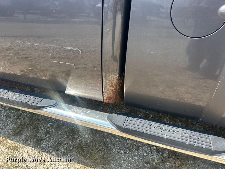 image for item ET3042 2011 Chevrolet Silverado 2500HD Crew Cab pickup truck