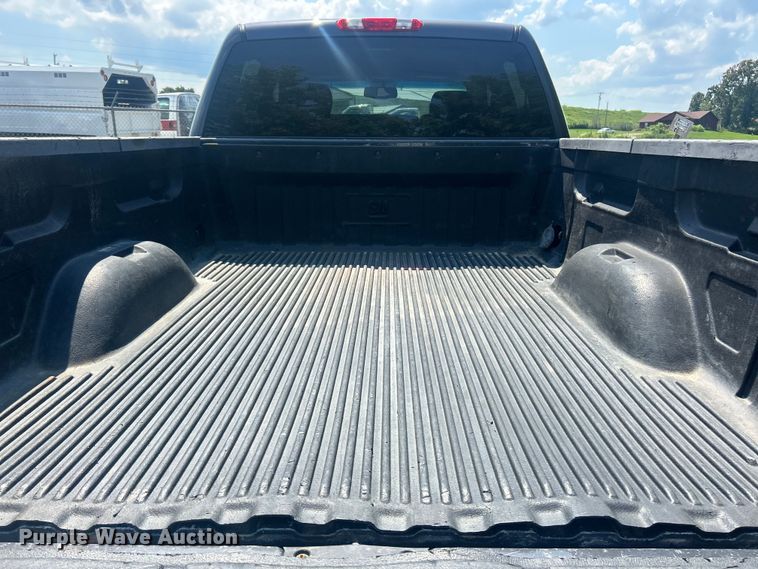 image for item ET3042 2011 Chevrolet Silverado 2500HD Crew Cab pickup truck