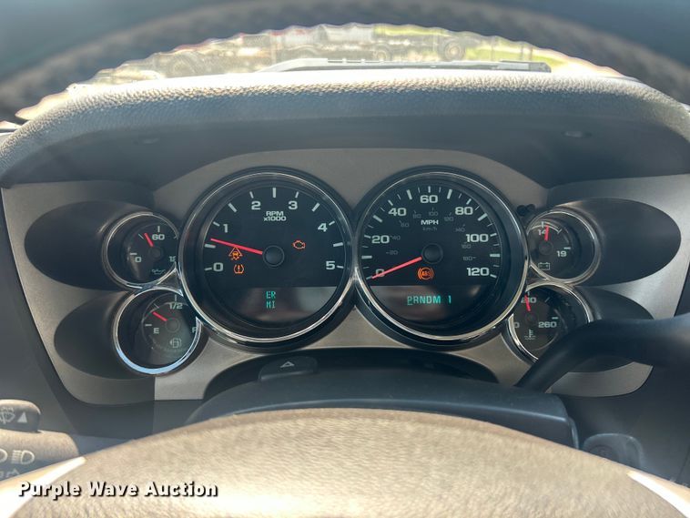 image for item ET3042 2011 Chevrolet Silverado 2500HD Crew Cab pickup truck