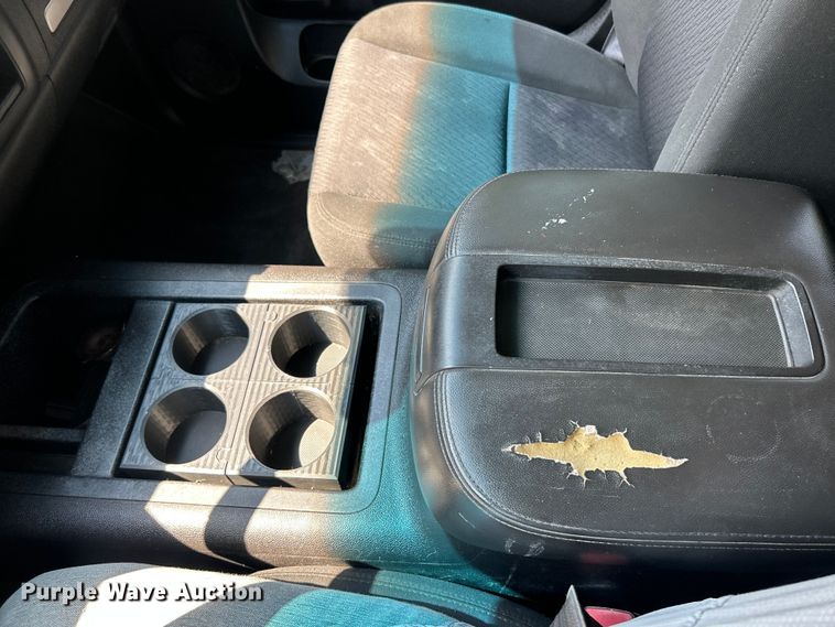 image for item ET3042 2011 Chevrolet Silverado 2500HD Crew Cab pickup truck