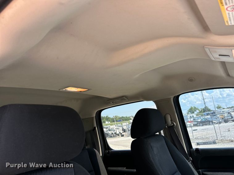 image for item ET3042 2011 Chevrolet Silverado 2500HD Crew Cab pickup truck