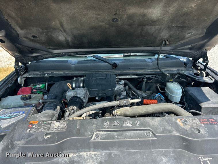 image for item ET3042 2011 Chevrolet Silverado 2500HD Crew Cab pickup truck