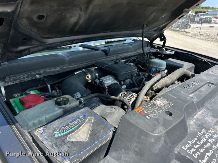 image for item ET3042 2011 Chevrolet Silverado 2500HD Crew Cab pickup truck