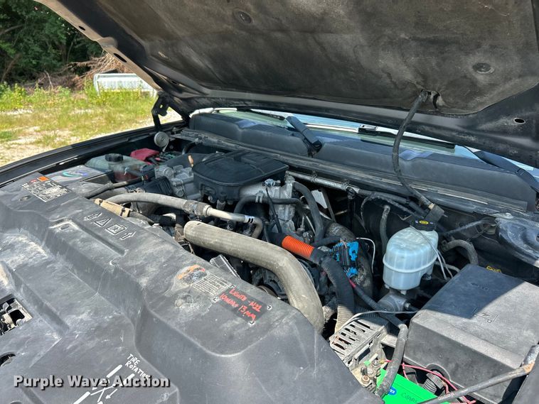 image for item ET3042 2011 Chevrolet Silverado 2500HD Crew Cab pickup truck