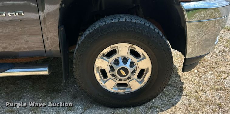 image for item ET3042 2011 Chevrolet Silverado 2500HD Crew Cab pickup truck