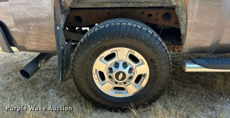 image for item ET3042 2011 Chevrolet Silverado 2500HD Crew Cab pickup truck