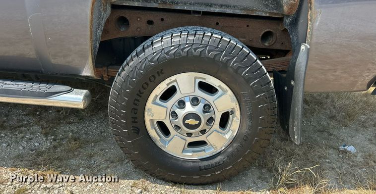 image for item ET3042 2011 Chevrolet Silverado 2500HD Crew Cab pickup truck