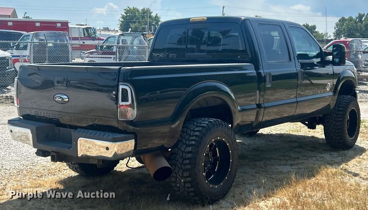 image for item ET3043 2016 Ford F250 Super Duty XLT Crew Cab pickup truck