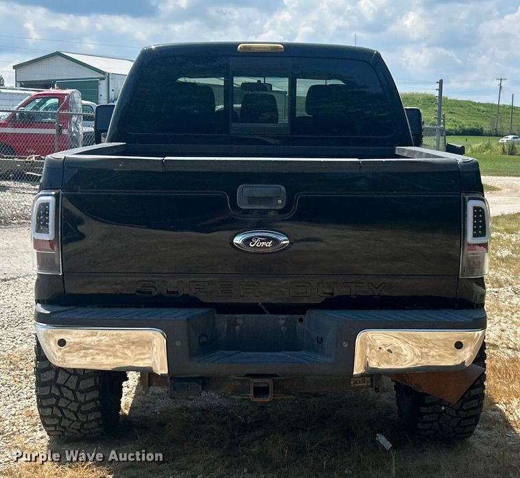 image for item ET3043 2016 Ford F250 Super Duty XLT Crew Cab pickup truck