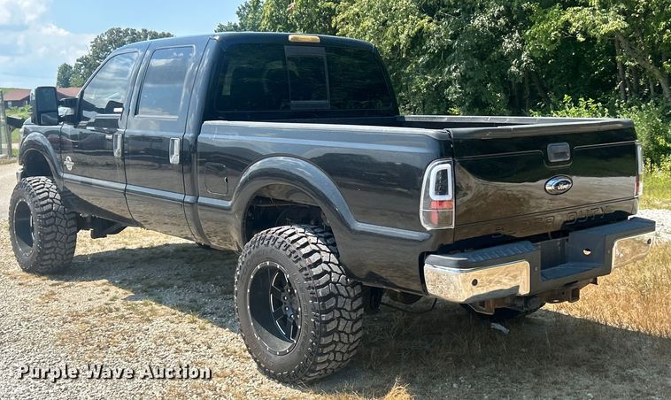 image for item ET3043 2016 Ford F250 Super Duty XLT Crew Cab pickup truck