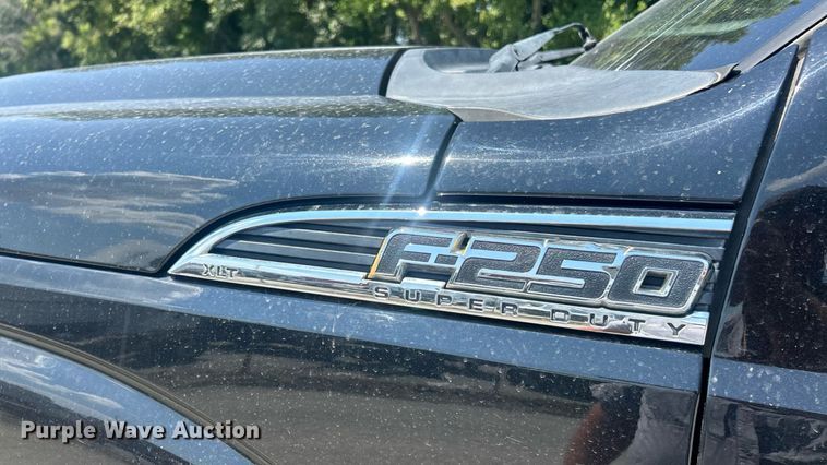 image for item ET3043 2016 Ford F250 Super Duty XLT Crew Cab pickup truck