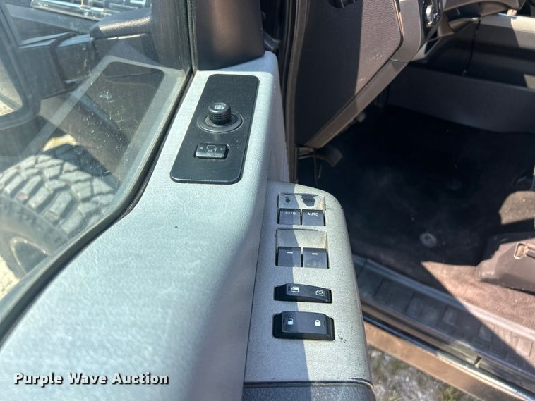 image for item ET3043 2016 Ford F250 Super Duty XLT Crew Cab pickup truck