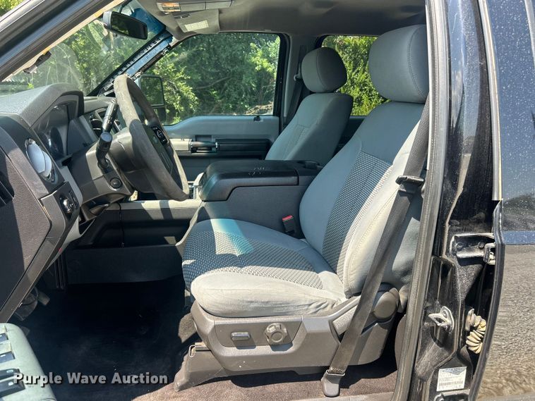 image for item ET3043 2016 Ford F250 Super Duty XLT Crew Cab pickup truck