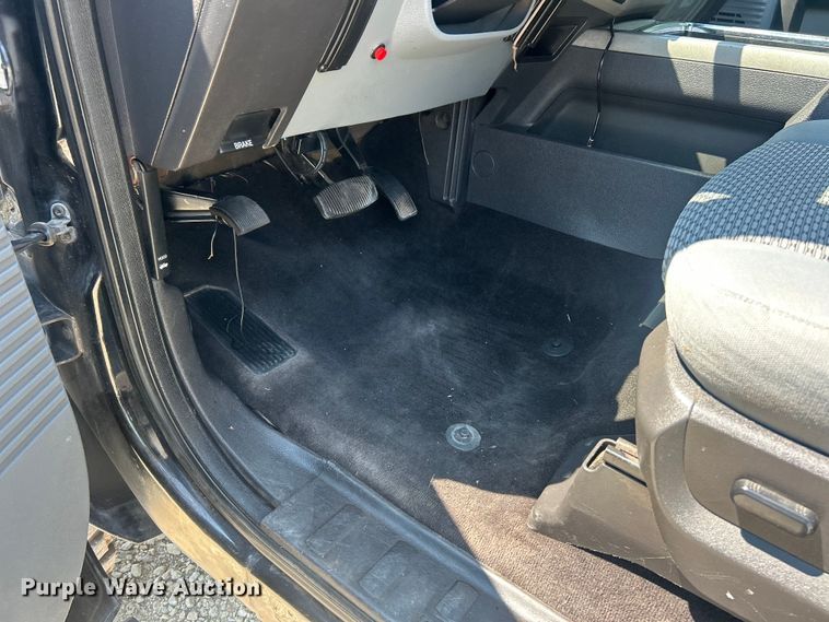 image for item ET3043 2016 Ford F250 Super Duty XLT Crew Cab pickup truck