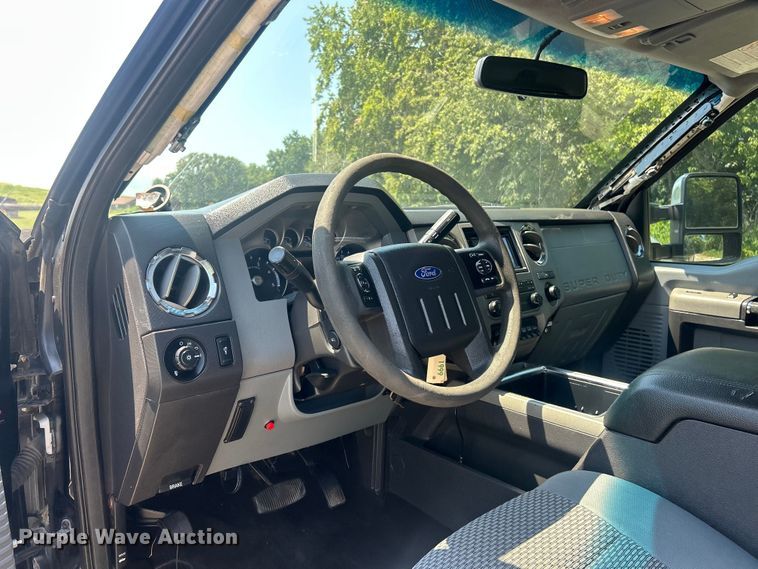 image for item ET3043 2016 Ford F250 Super Duty XLT Crew Cab pickup truck