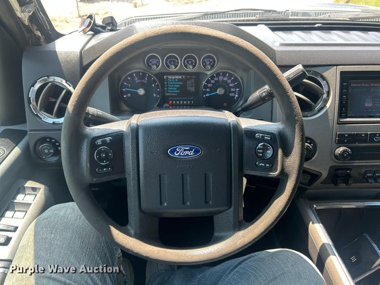 image for item ET3043 2016 Ford F250 Super Duty XLT Crew Cab pickup truck