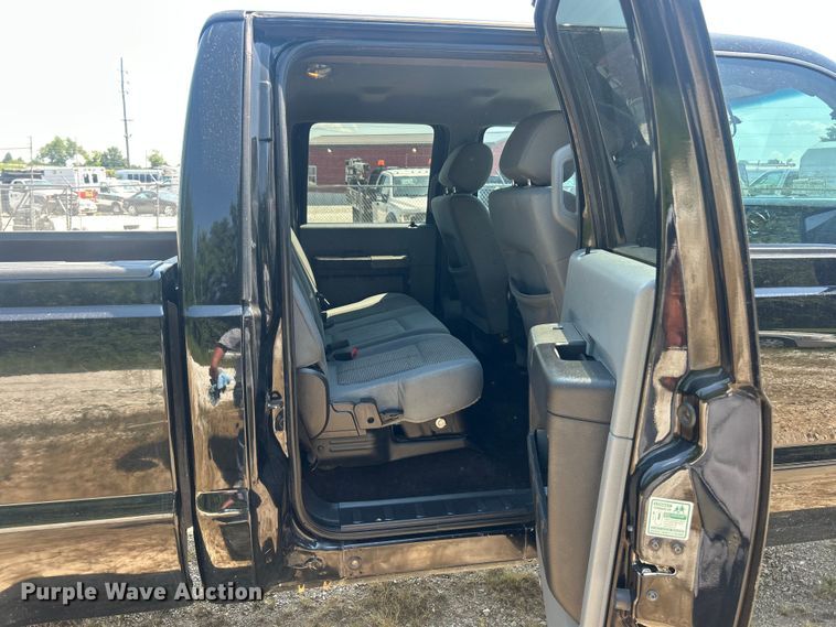 image for item ET3043 2016 Ford F250 Super Duty XLT Crew Cab pickup truck