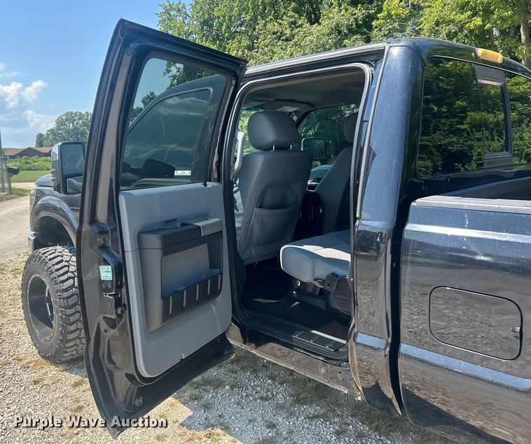 image for item ET3043 2016 Ford F250 Super Duty XLT Crew Cab pickup truck