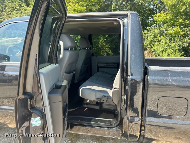 image for item ET3043 2016 Ford F250 Super Duty XLT Crew Cab pickup truck