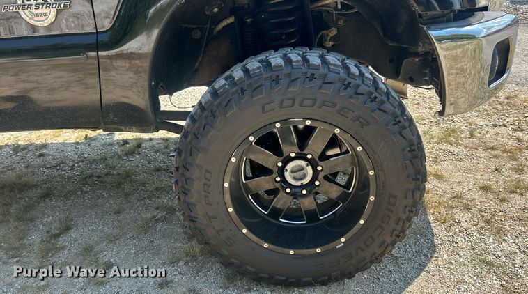 image for item ET3043 2016 Ford F250 Super Duty XLT Crew Cab pickup truck